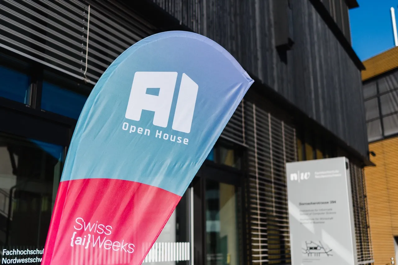 AI-Open-House-Beachflag vor dem FHNW-Campus Dreispitz