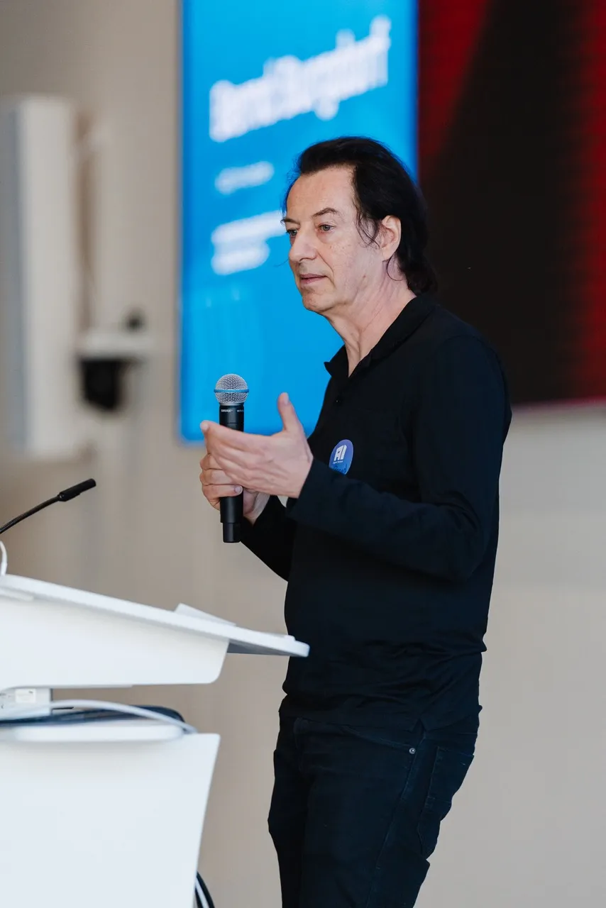 Bernd Burgdorf bei seiner Keynote in der Aula